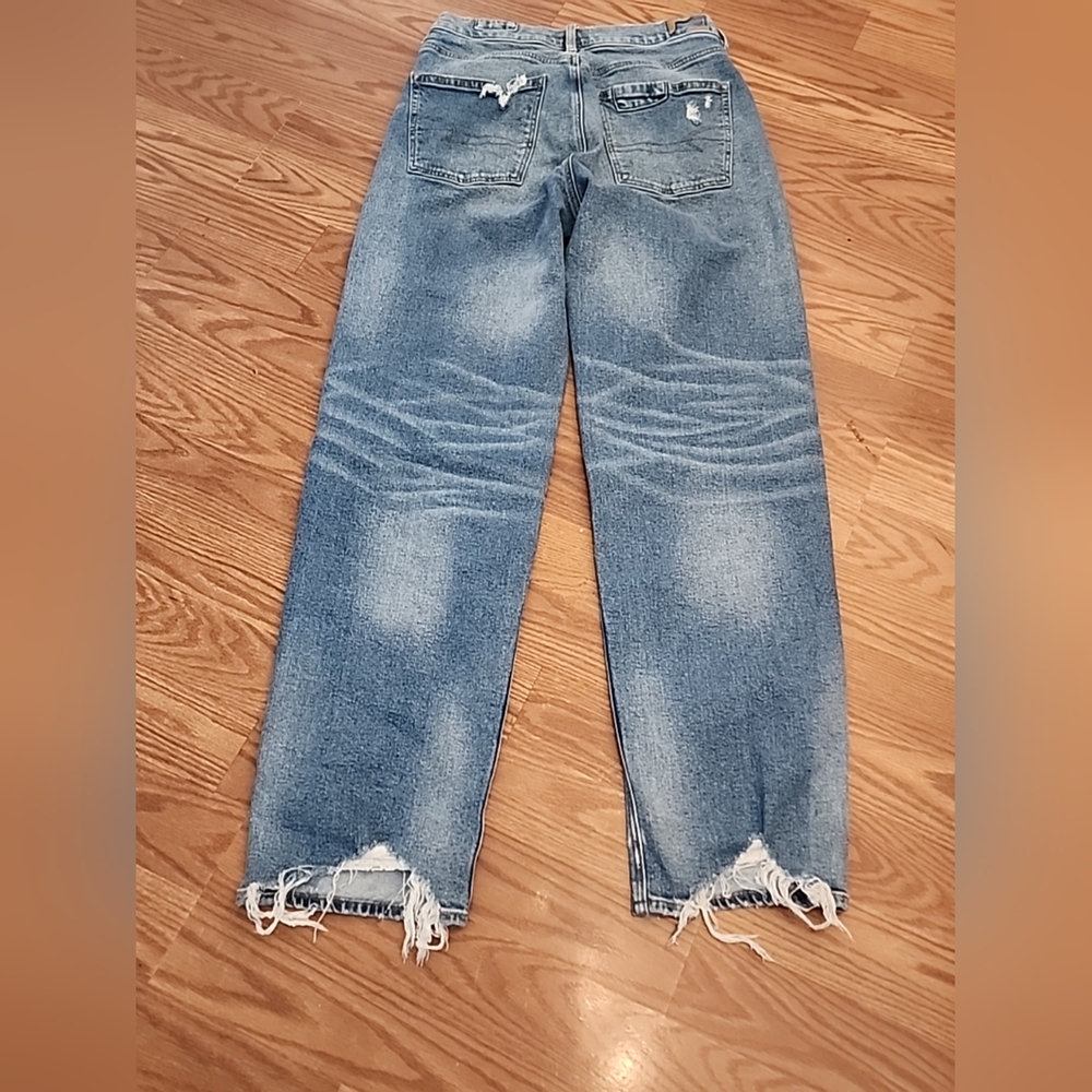 American Eagle High Rise Baggy Straight Distressed Blue Jeans. Size 8Long - Picture 7 of 13